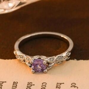Lovely Vintage Style Purple Silver Tone Ring